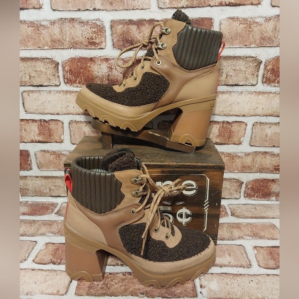 Pre-owned Sorel Brex Heel Cozy Lace Boots